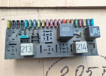 AUDI 80B3 80 B3 1.6 1.8  443941822B SKRZYNKA BEZPIECZNIKÓW PRZEKAŹNIKÓW