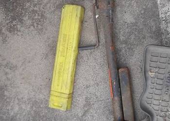 Volvo 240 244 trójkąt i lewarek podnośnik