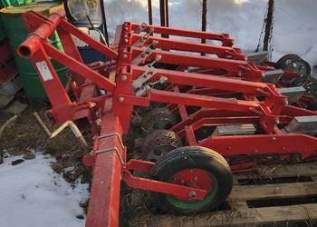 Siewnik łyżeczkowy 8 rzędowy