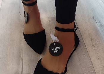 (42) Czarne baleriny wieczorowe z zapięciem seria WideFit,, NOWE