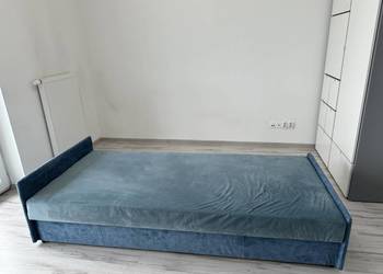 Tapczanik z pojemnikiem