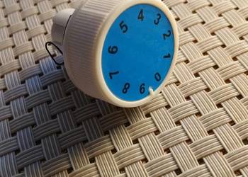 Sprzedam naprężacz nitki do domowych maszyn szyjących.