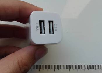 Ładowarka 2xUSB, uniwersalna 5V, 2,1A+1,0A Biała z czerwonym
