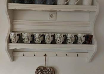 Półka na kubki, talerze itp. z wieszakami