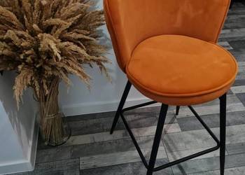 Sprzedam 4 nieużywane krzesła hokery