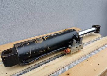 Manitou MT 1740 {Cylinder hydrauliczny poziomowania}