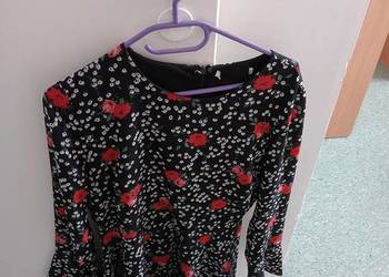 Czarna sukienka w kwiatki