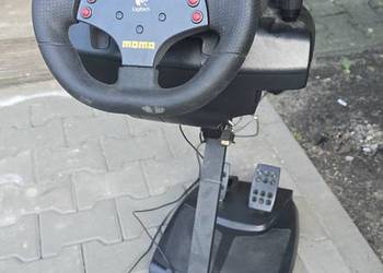 Kierownica Logitech Momo Racing Force + stojak – komplet do grania