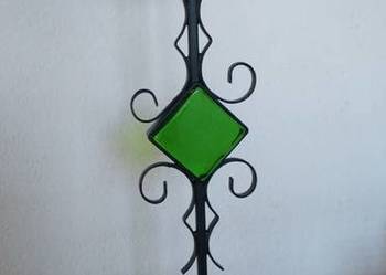 Metalowy, kuty świecznik z ub wieku