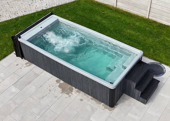 BASEN OGRODOWY W ZABUDOWIE Z PRZECIWPRĄDEM, POMPĄ CIEPŁA