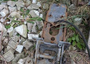 Zaczep dolny tylny do Renault Ceres, Celtis, Ergos, Cergos.

Stan: używany,