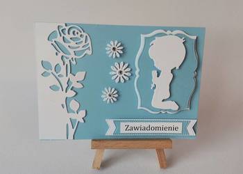 ZAWIADOMIENIA KOMUNIA CHŁOPIEC KLĘCZĄCY RÓŻA C6 BŁĘKIT - BIEL