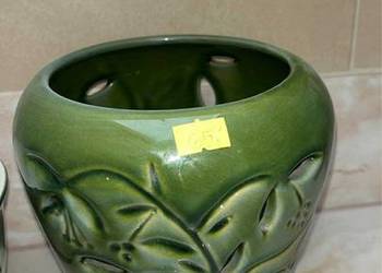 Doniczka - osłonka . Z dziurkami - zielona.