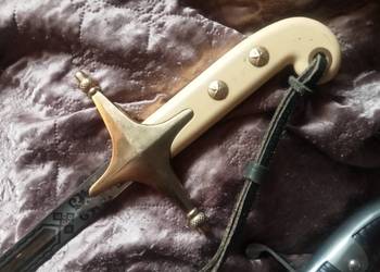 1. Szabla tzw. duży Blucher model 1811, 2. Szabla Marynarki Wojennej US Arm
