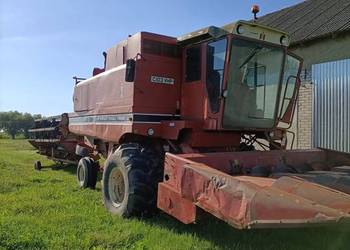 Kombajn Case 1460 z przystawką do kukurydzy