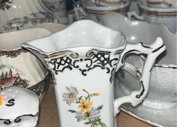 Dzbanek, duży mlecznik. Ręcznie malowana biała porcelana.