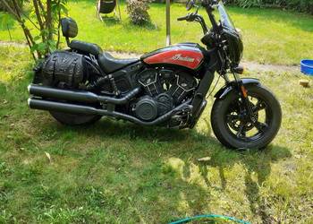Indian scout bobber sixti od motocyklisty