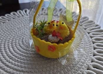 Koszyczek z dekoracja