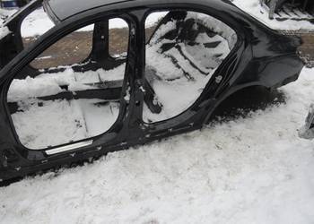 PRÓG SŁUPEK LEWY BOK MERCEDES W205