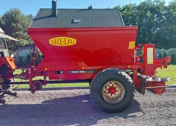 Rozsiewacz nawozu wapna BREDAL 8 ton na kołach taśma amazone