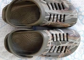 nieużywane klapki młodzieżowe , typu kroksy