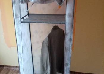 Materiałowa szafa tekstylna