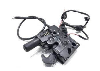 ZAMEK MASKI PRAWY VW ARTEON Hatchback 3G8823508C