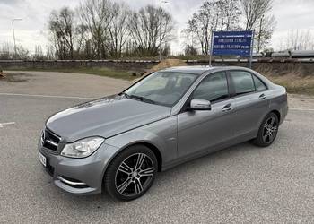 Mercedes C 1.8 BENZYNA Klimatronik Nawigacja Ledy Podgrzewane Fotele