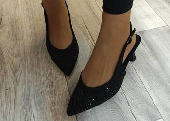 (42) Czarne, bogato zdobione czółenka wieczorowe z odkrytą piętą, NOWE