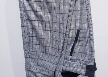 Damskie spodnie w dużym rozmiarze z defektem