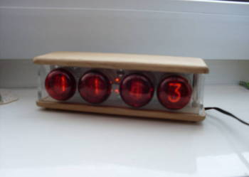 zegar retro na lampach 560