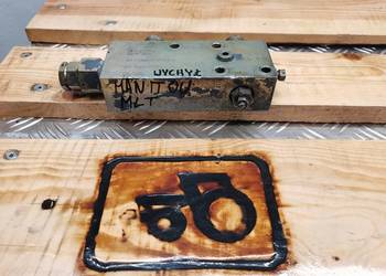 Zamek siłownika wychyłu Manitou MLT