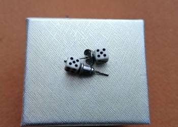 Kolczyki wkręty kostki do gry.