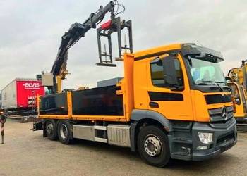 Mercedes Antos 2550 skrzyniowy z dzwigiem