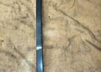 Słupek pionowy przy małej szybie drzwi lewych tylnych BMW E65 E66