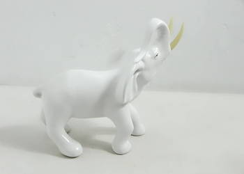 Stary ceramiczny słoń z uniesioną trąbą – Vintage / PRL – Piękna figurka