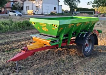 Rozsiewacz wapna rcw3 /piast /wapniarka
