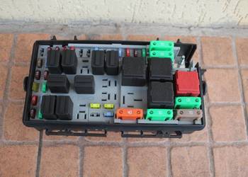 SKRZYNKA BEZPIECZNIKÓW OPEL CORSA D 1.0 13217392