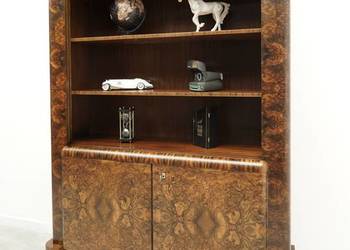 Biblioteka z lat 30-tych w stylu art deco. Po renowacji.