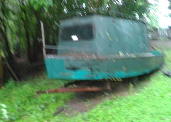 Łódż metalowa z kabiną  i   wózkiem