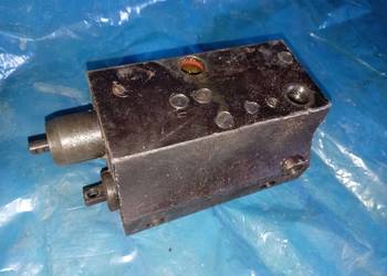 Rozdzielacz hydrauliczny C 360 355 4011