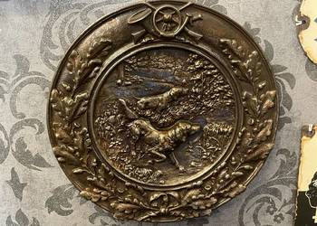 Ozdobna plakieta myśliwska z żeliwa – psy myśliwskie, motyw św. Huberta