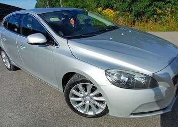 Volvo v40 oryginał lakier, hak, 2 komplety kół,
