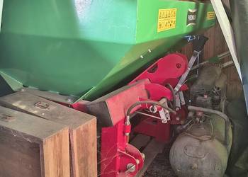 Rozsiewacz do nawozu Pronar