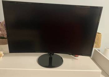 Zakrzywiony monitor Samsung o przekątnej 27 cali z technologią Full HD LED.