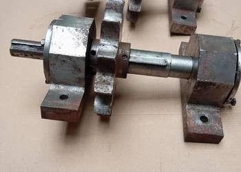 Wałek z łożyskami