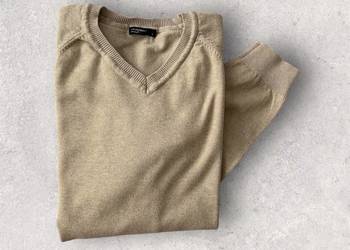 Damski sweterek basic scandi dekolt v