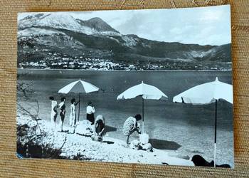 PLAŻA W NJIVICE NA TERENIE CZARNOGÓRY NAD ZATOKĄ KOTORSKĄ