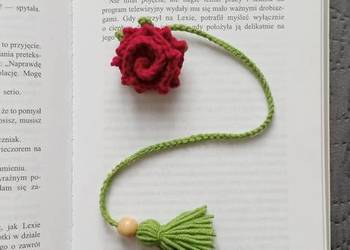 Zakładka do książki wykonana na szydełku, różyczka