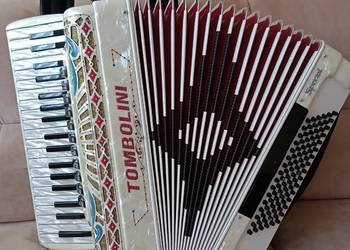 sprzedam akordeon E.Tombolini 4 dhóry w stanie sklepowym